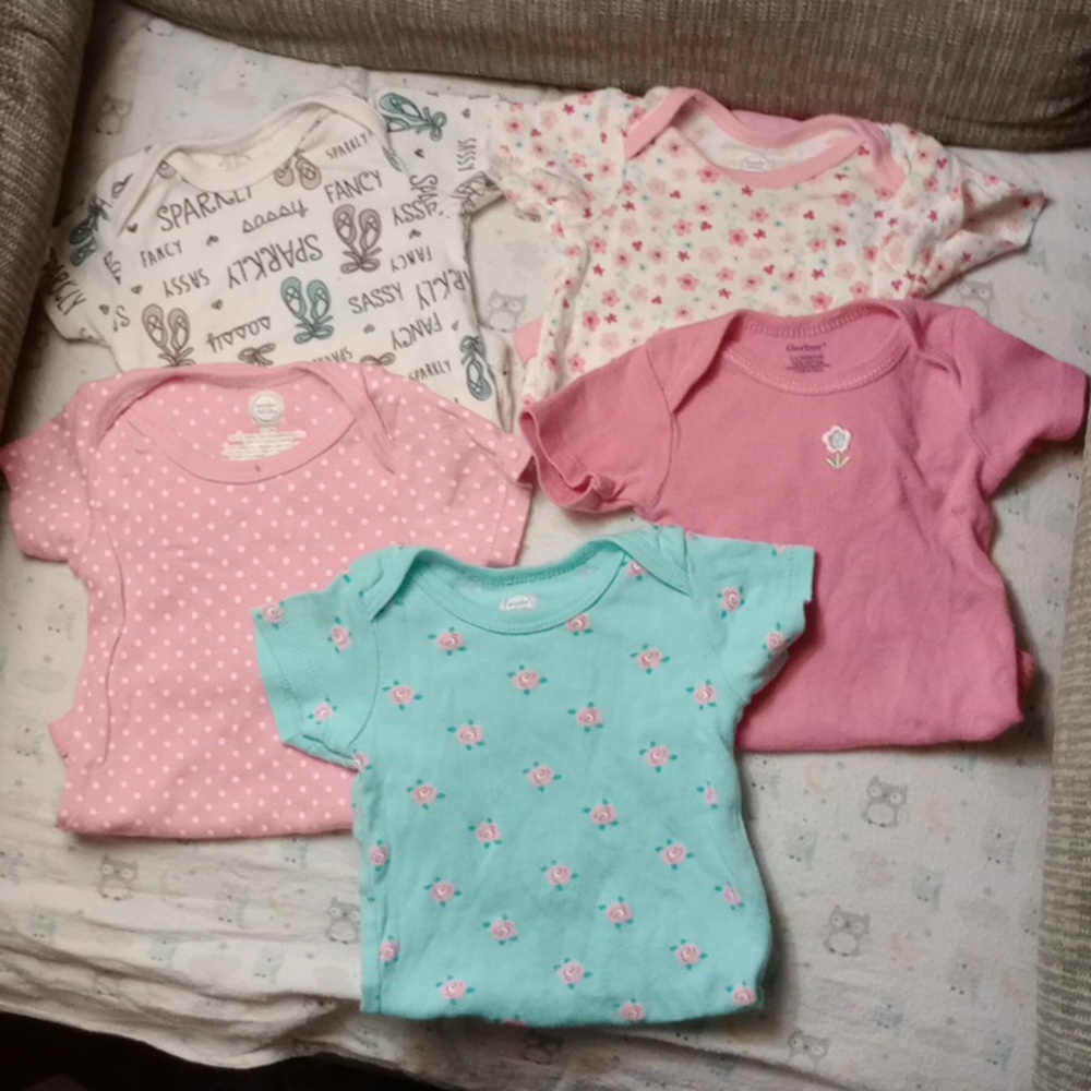 FIVE PIECE 0-3mo (short sleeve) ONESIES Bundle